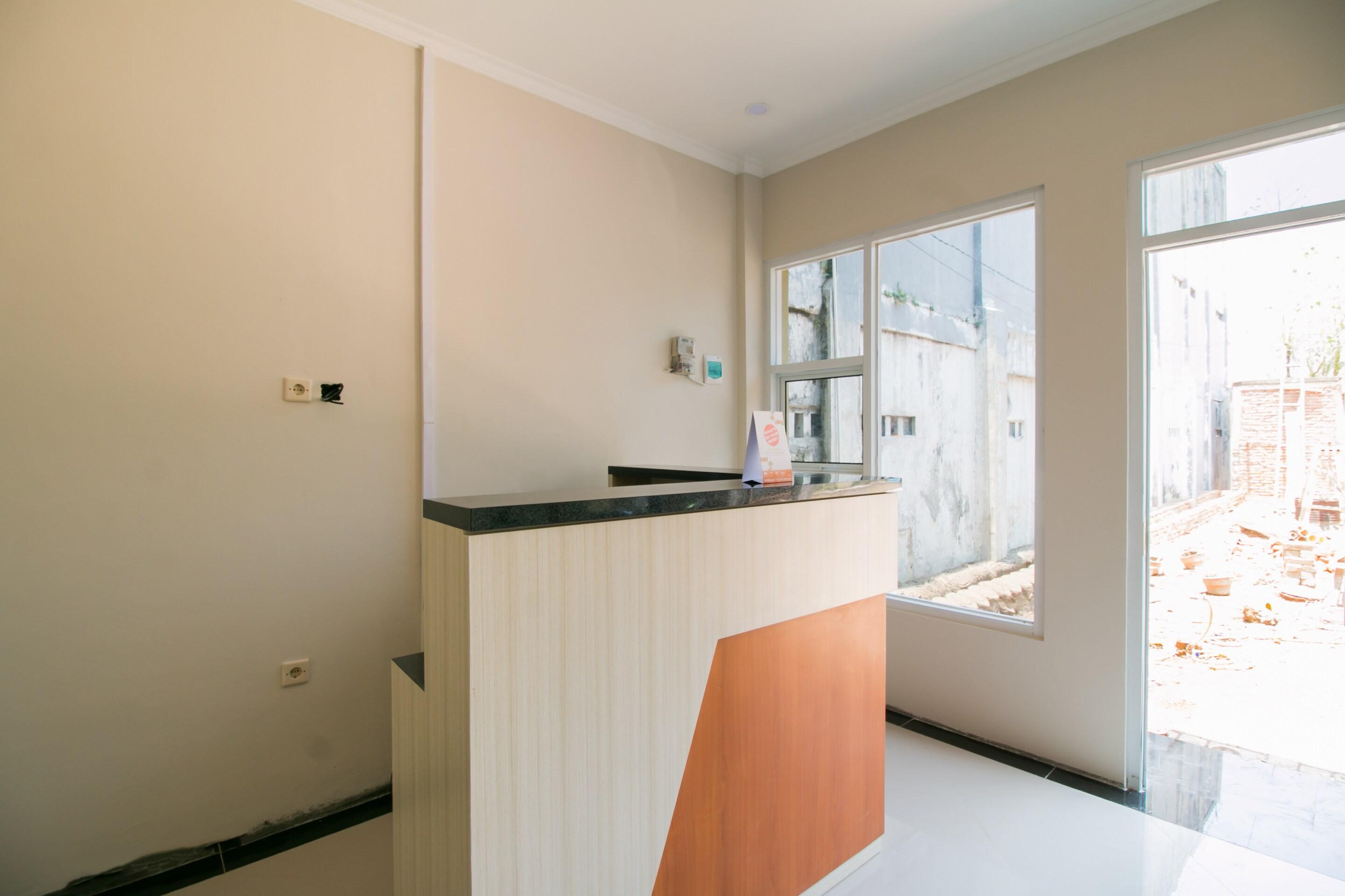 Oyo 1078 Fakhira Residence Чіанджур Екстер'єр фото