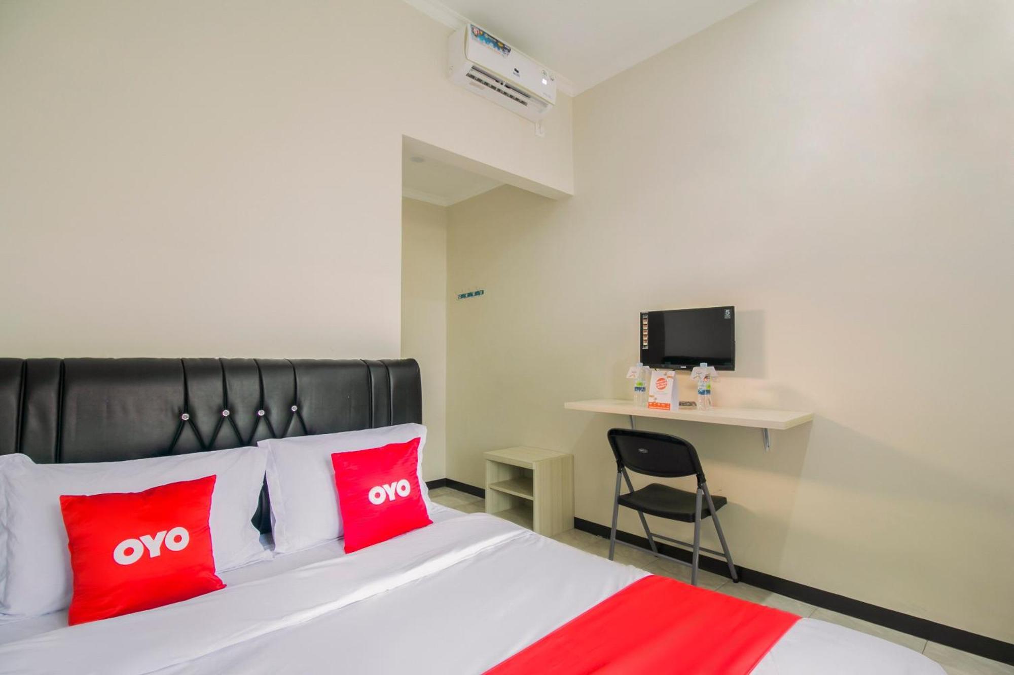 Oyo 1078 Fakhira Residence Чіанджур Екстер'єр фото