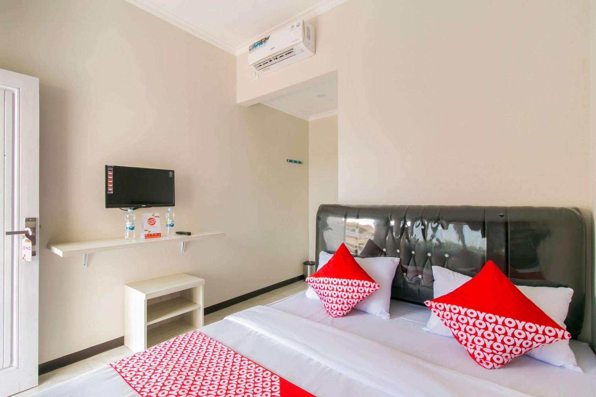 Oyo 1078 Fakhira Residence Чіанджур Екстер'єр фото